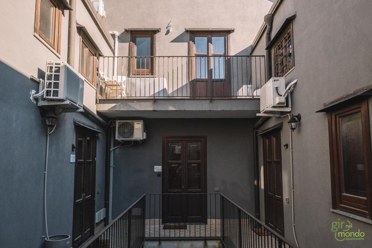 Giro Nel Mondo Apartments Catania Kültér fotó